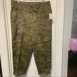 Terra & Sky Utility Capris